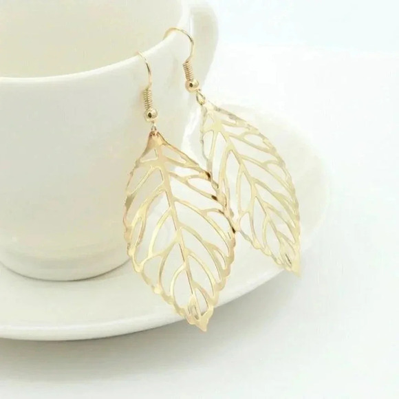 Gold Filigree Open Leaf Dangle Earrings - Picture 1 of 4